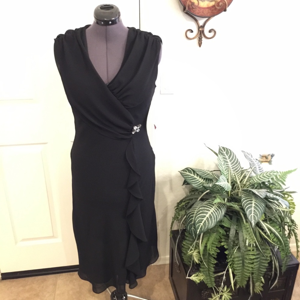 NWT ❤️”THE” black💗dress!! Gorgeous dress, it’s new with tags - Picture 1 of 16